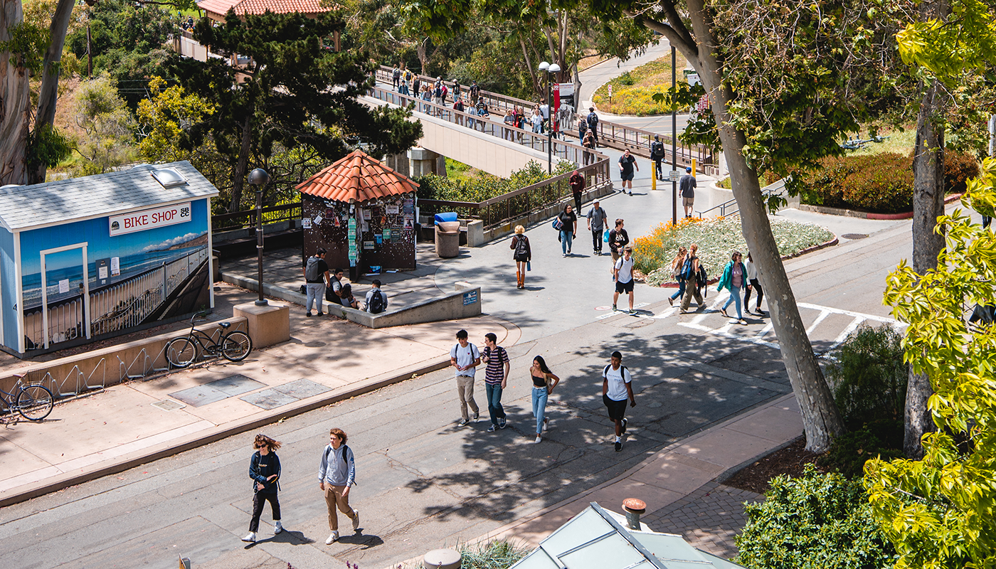 SBCC students walking on campus